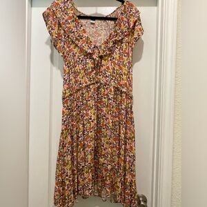 *FLORAL FLOWY DRESS*